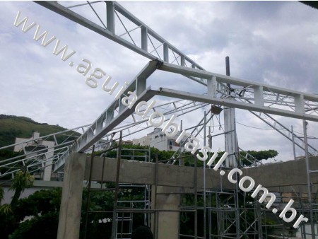 COBERTURA DA RAMPA, TELHAS ECOLÓGICAS ONDULINE, ESTRUTURA EM FERRO U2, UNIVERSIDADE UNIGRANRIO, UNIDADE NOVA IGUAÇU NO COLÉGIO IGUASSUANO.