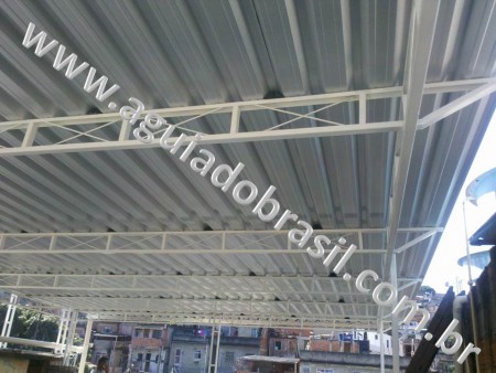 ESTRUTURA EM FERRO U2 PINTADA DE BRANCO A PEDIDO DO CLIENTE, COM TELHAS GALVALUME 0,043MM, EM NOVA BRASILIA - BONSUCESSO-RJ